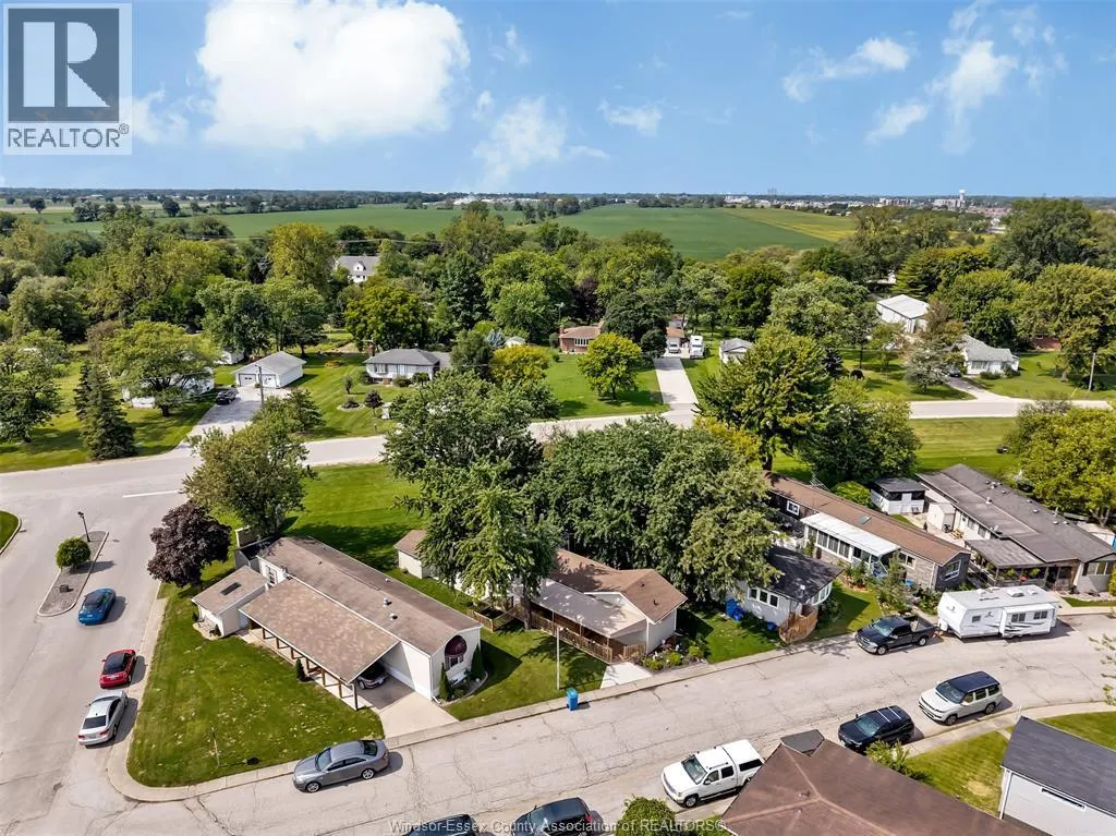 3 ROBIN CRESCENT