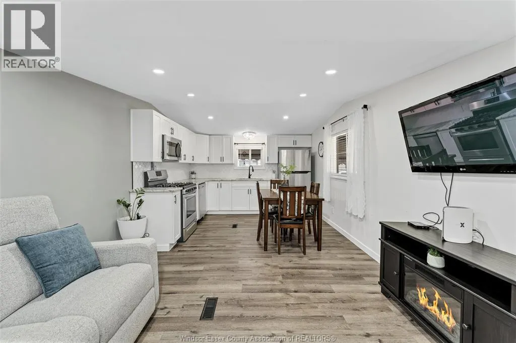 3 ROBIN CRESCENT