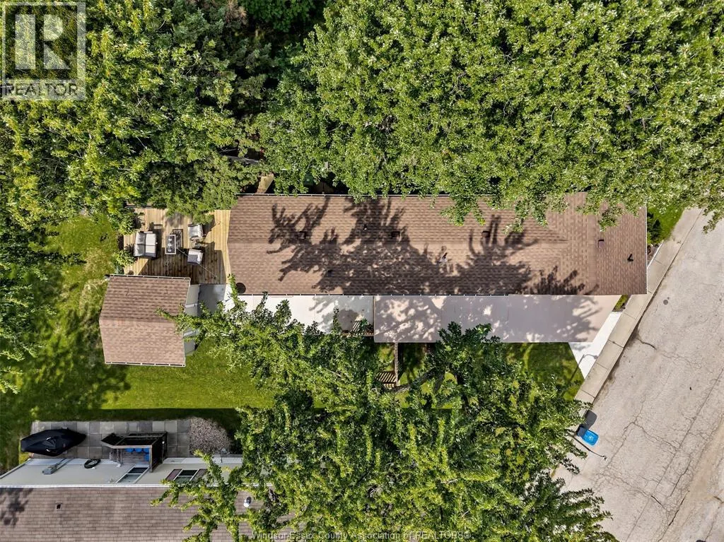 3 ROBIN CRESCENT