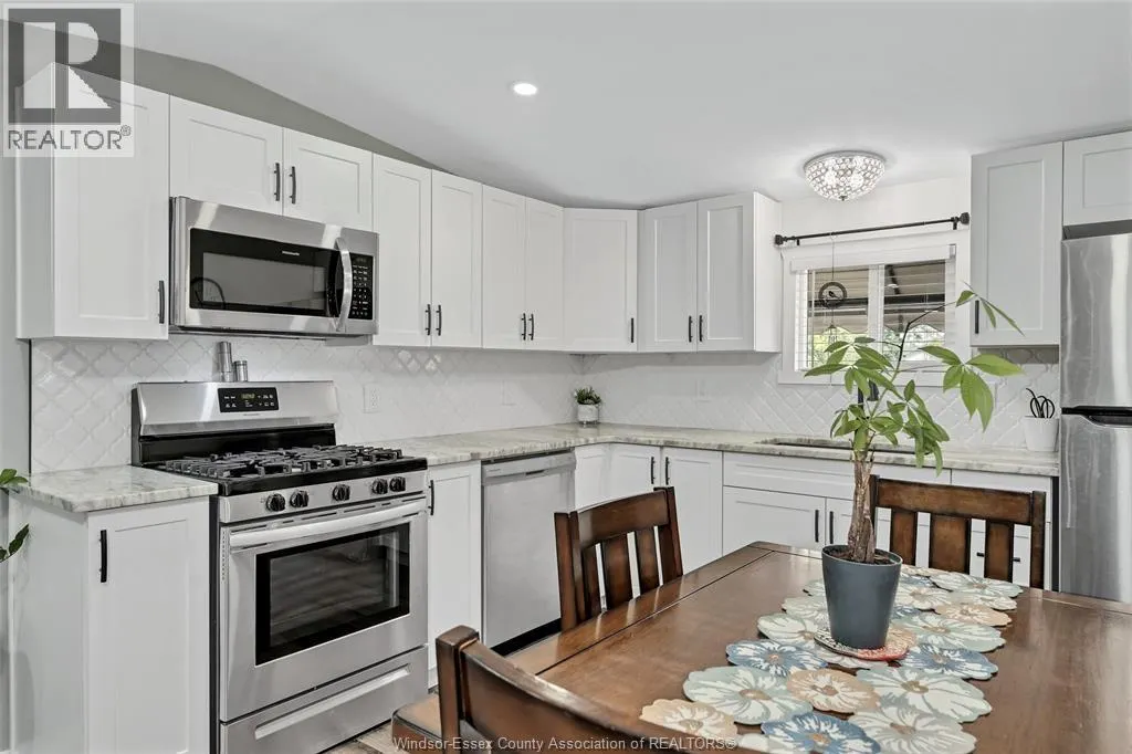 3 ROBIN CRESCENT