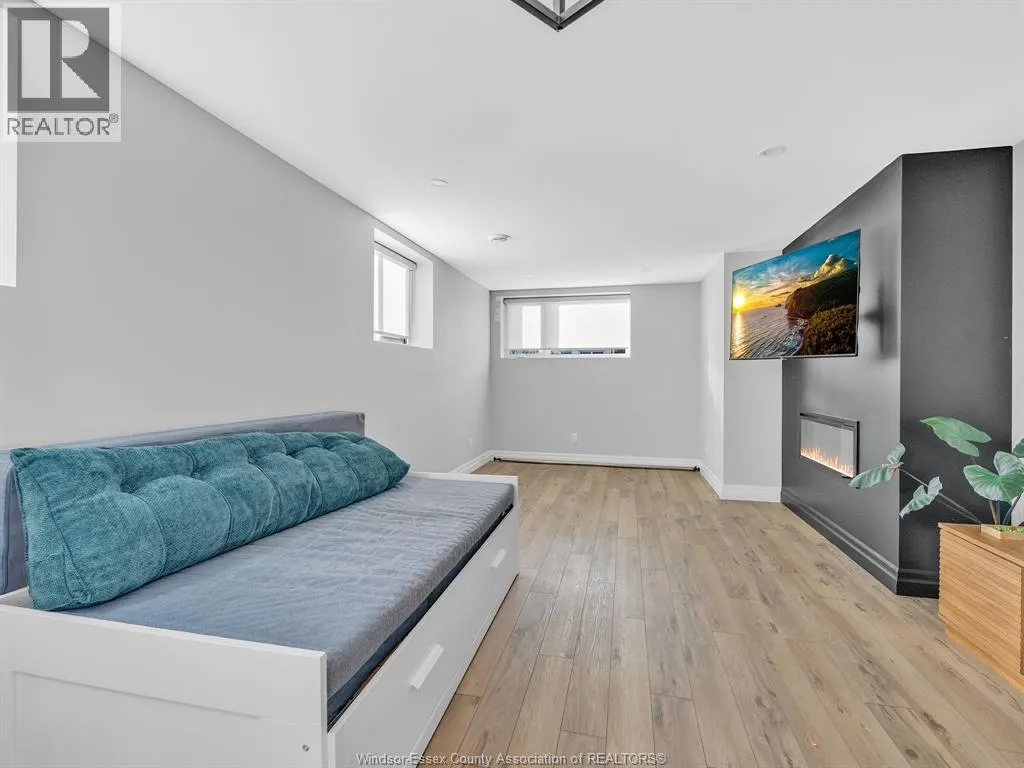 54 REDWOOD Unit# A,B
