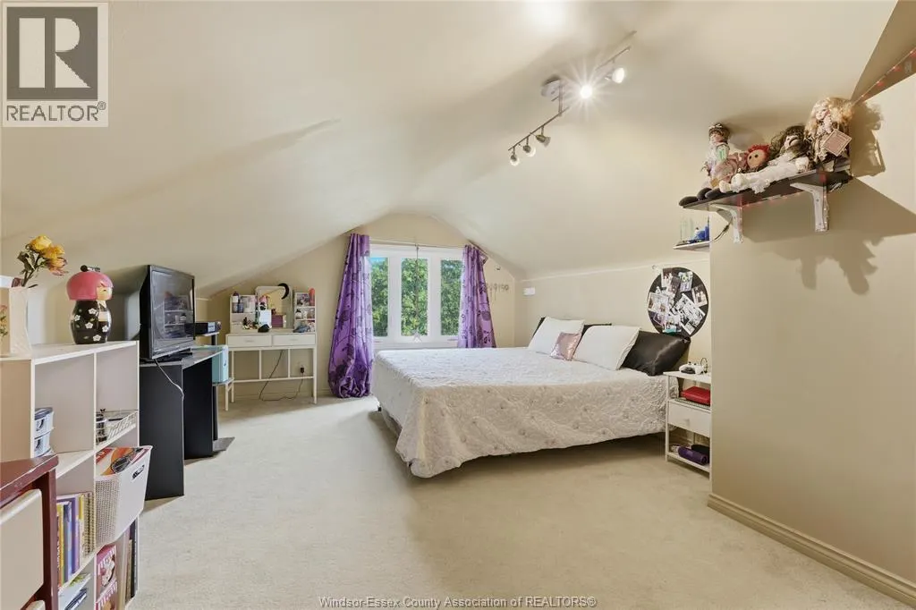 2574 BUCKINGHAM