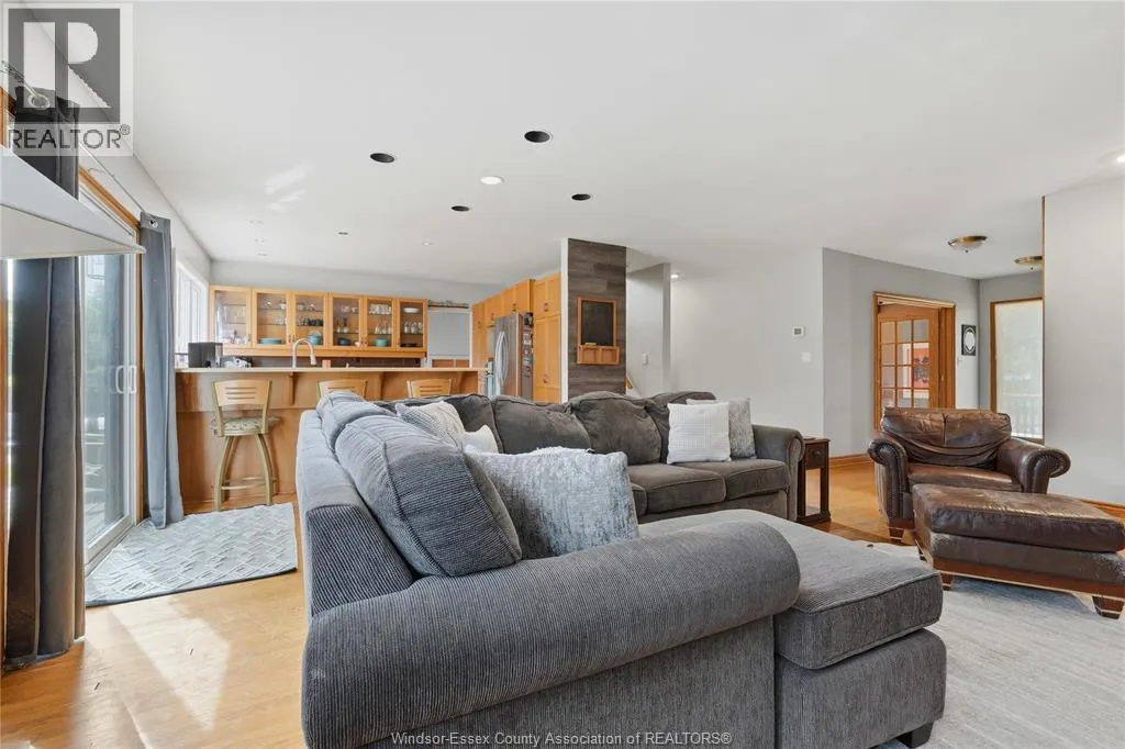 2574 BUCKINGHAM