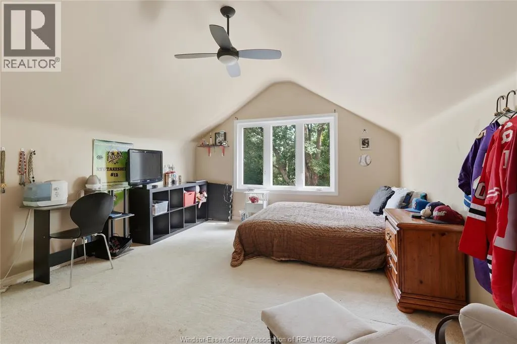 2574 BUCKINGHAM