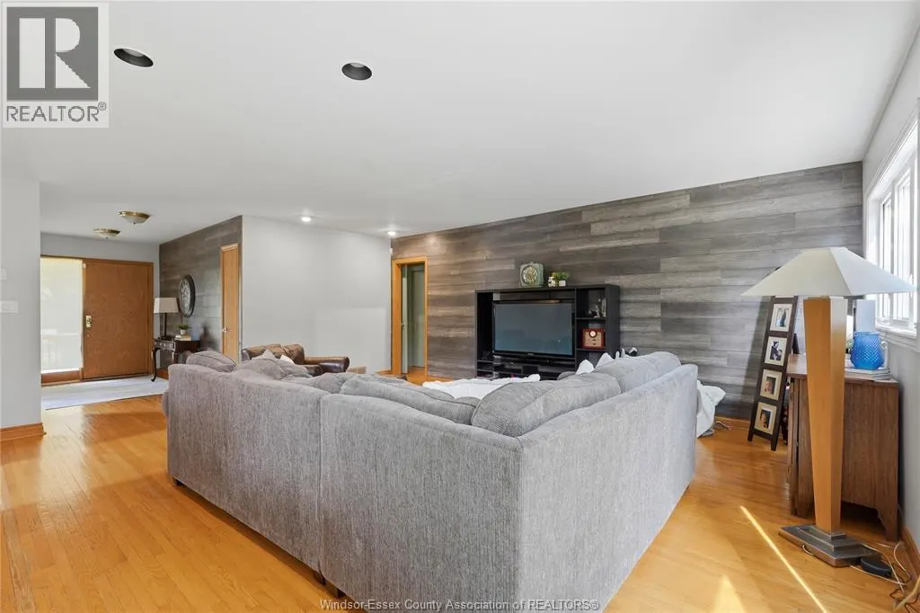 2574 BUCKINGHAM