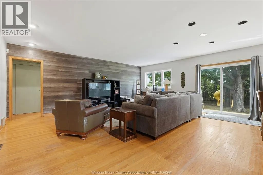 2574 BUCKINGHAM