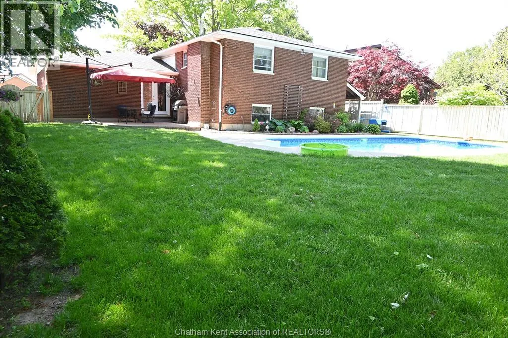 5 Bernard AVENUE East