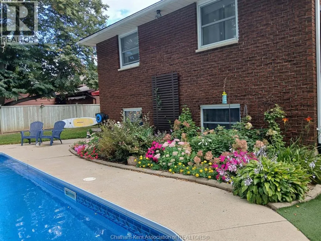 5 Bernard AVENUE East