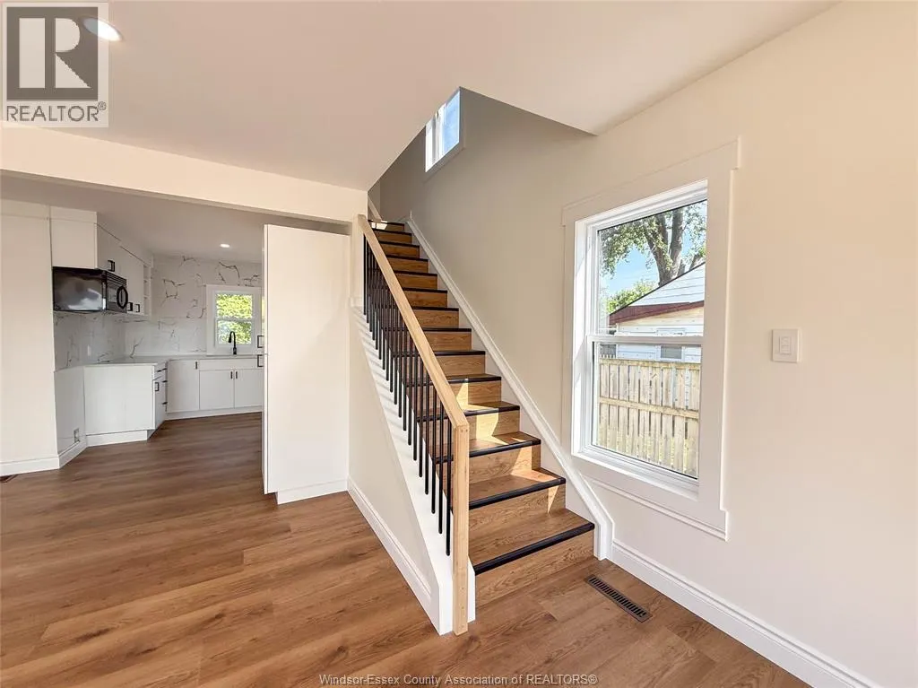212 ERIE STREET North