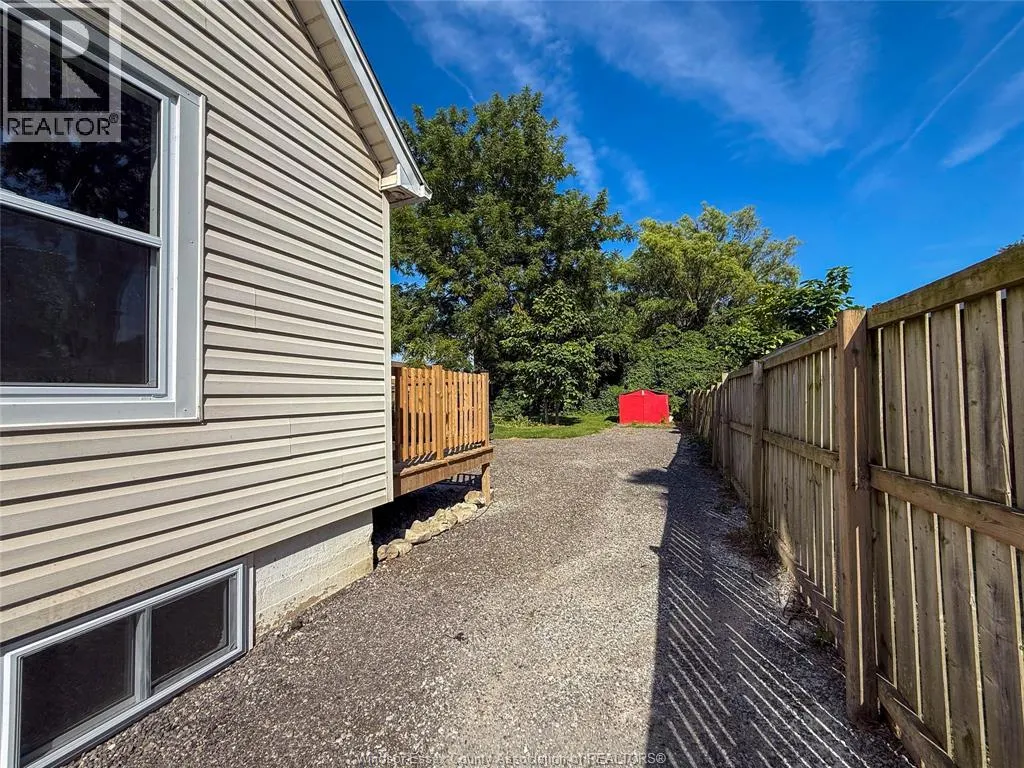 212 ERIE STREET North