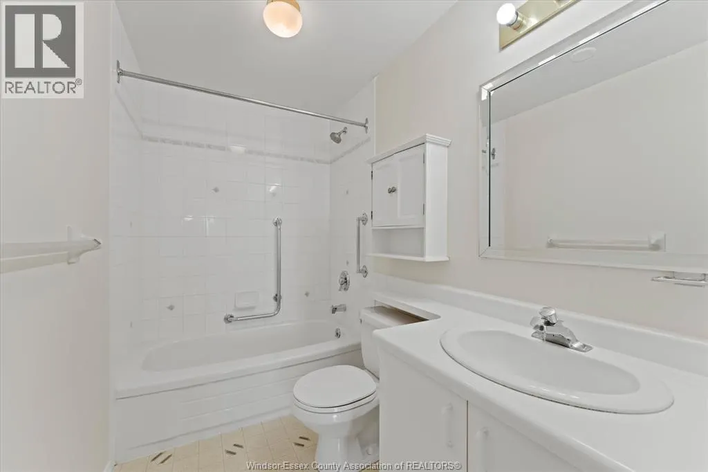 3855 Southwinds DRIVE Unit# 702