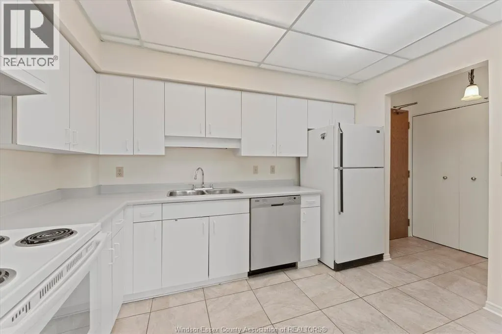 3855 Southwinds DRIVE Unit# 702