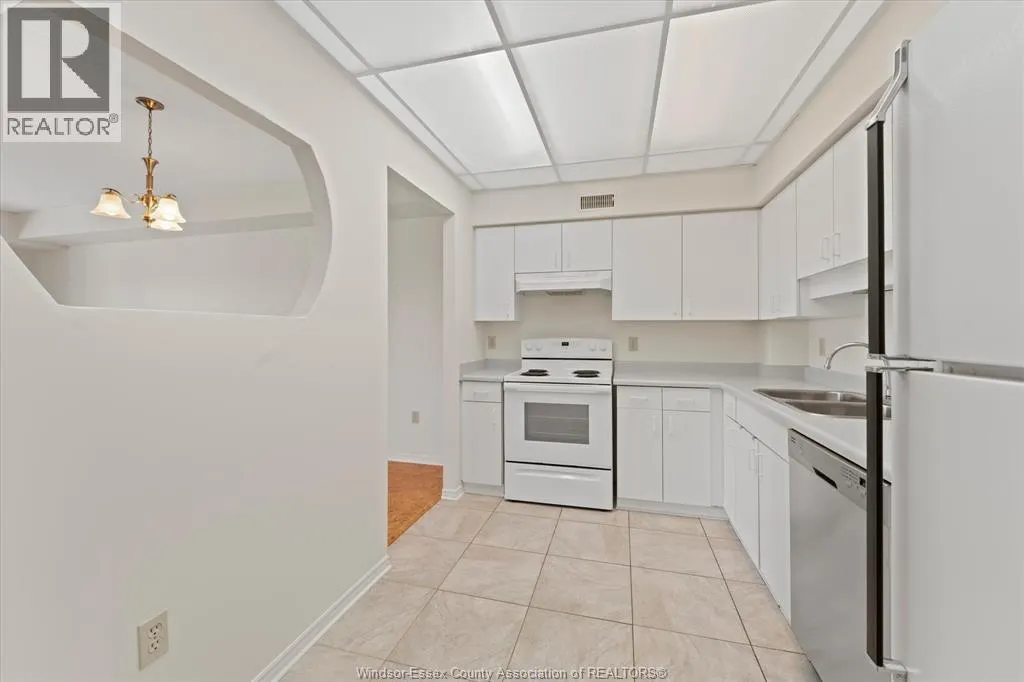 3855 Southwinds DRIVE Unit# 702