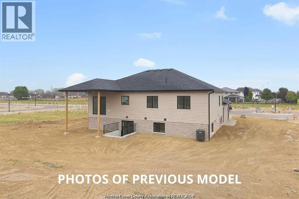 19 FENCELINE DRIVE