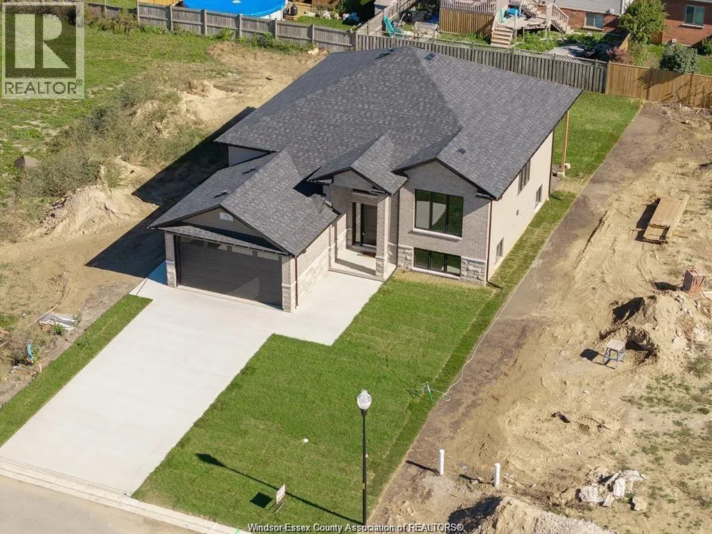 51 FENCELINE DRIVE
