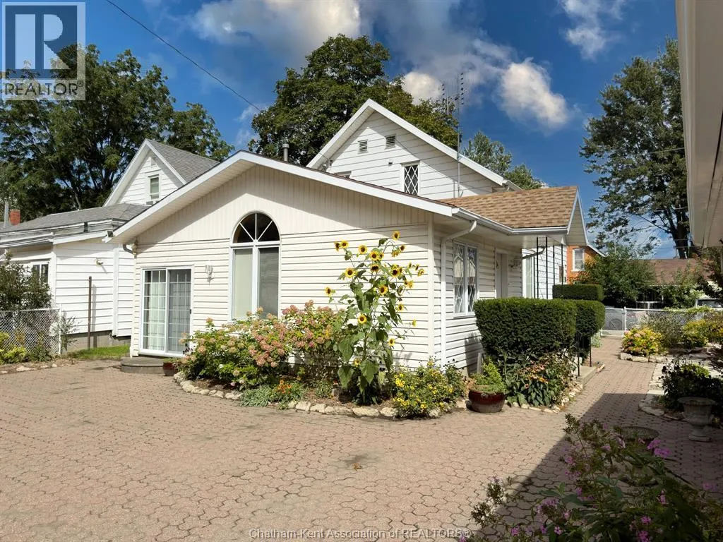 210 Adelaide STREET South