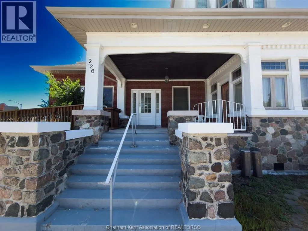 226 WELLINGTON STREET West