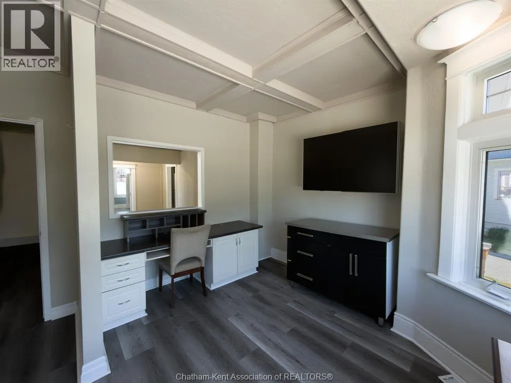 226 WELLINGTON STREET West