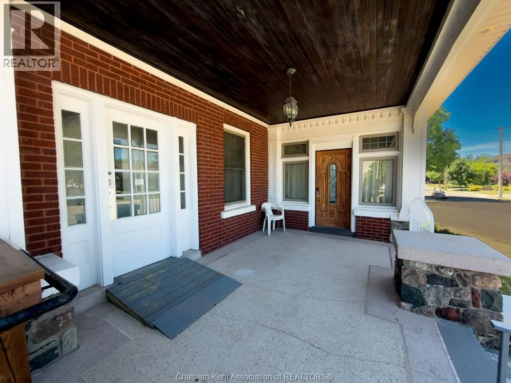 226 WELLINGTON STREET West