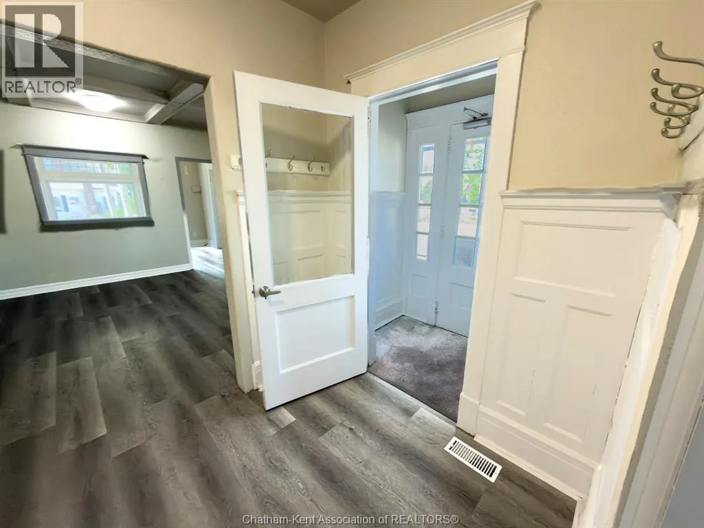 226 WELLINGTON STREET West