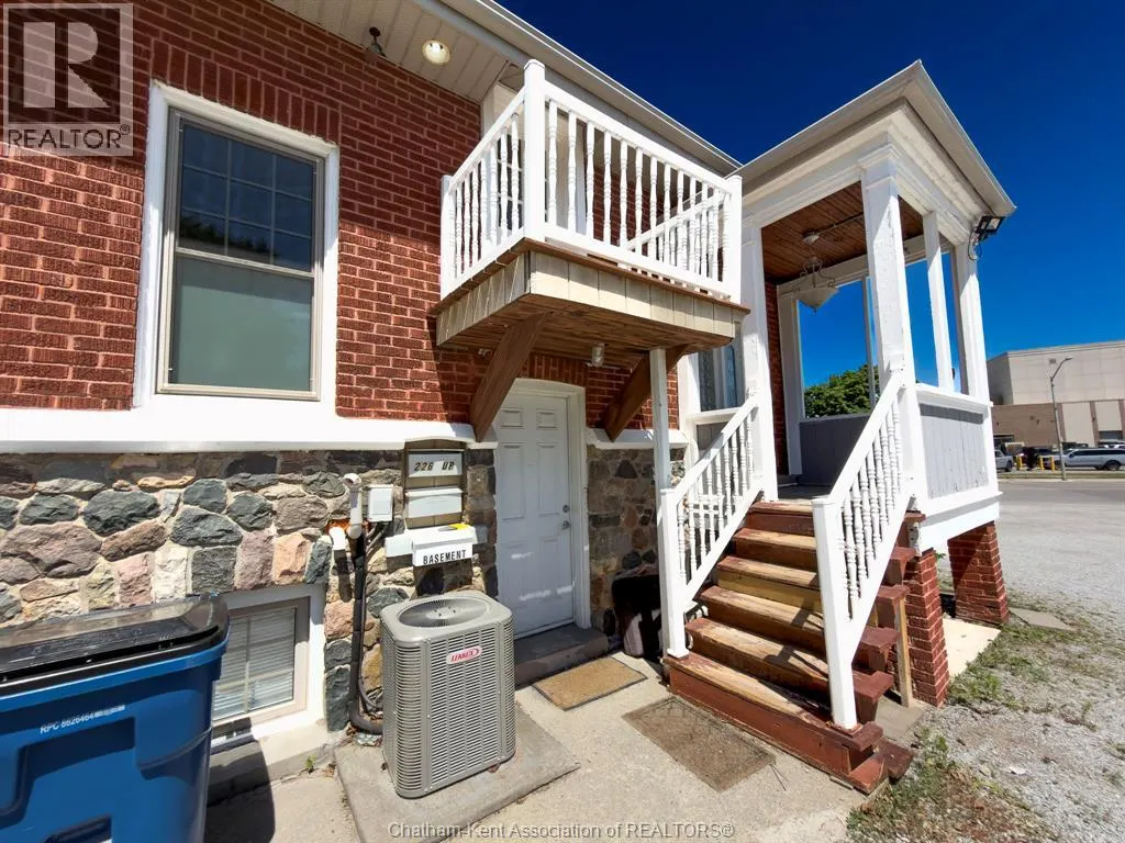 226 WELLINGTON STREET West