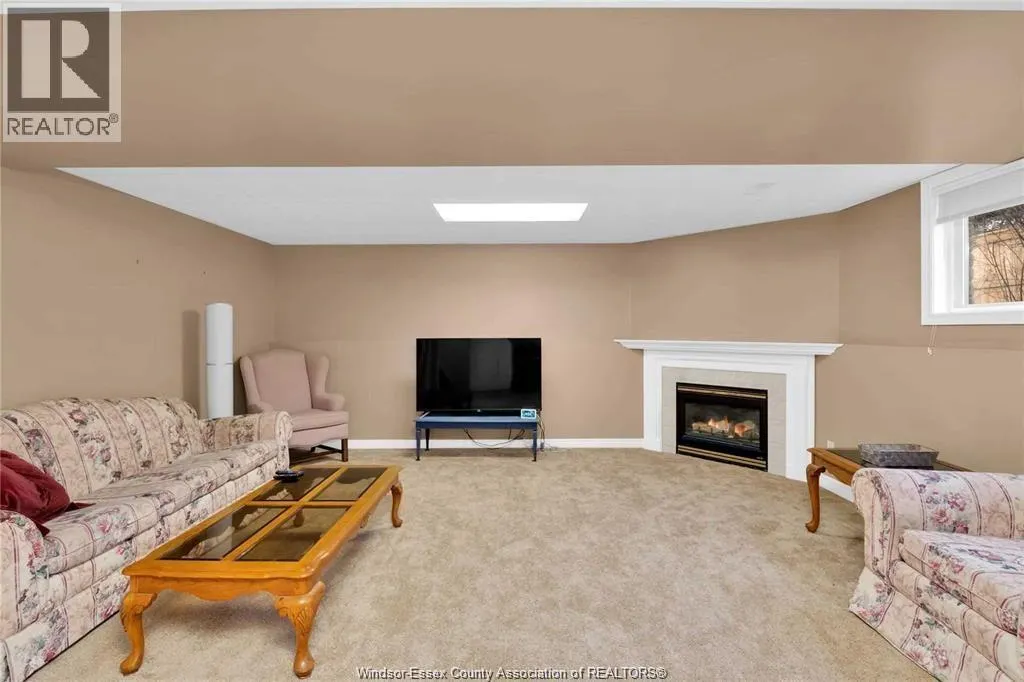 831 LAWNDALE