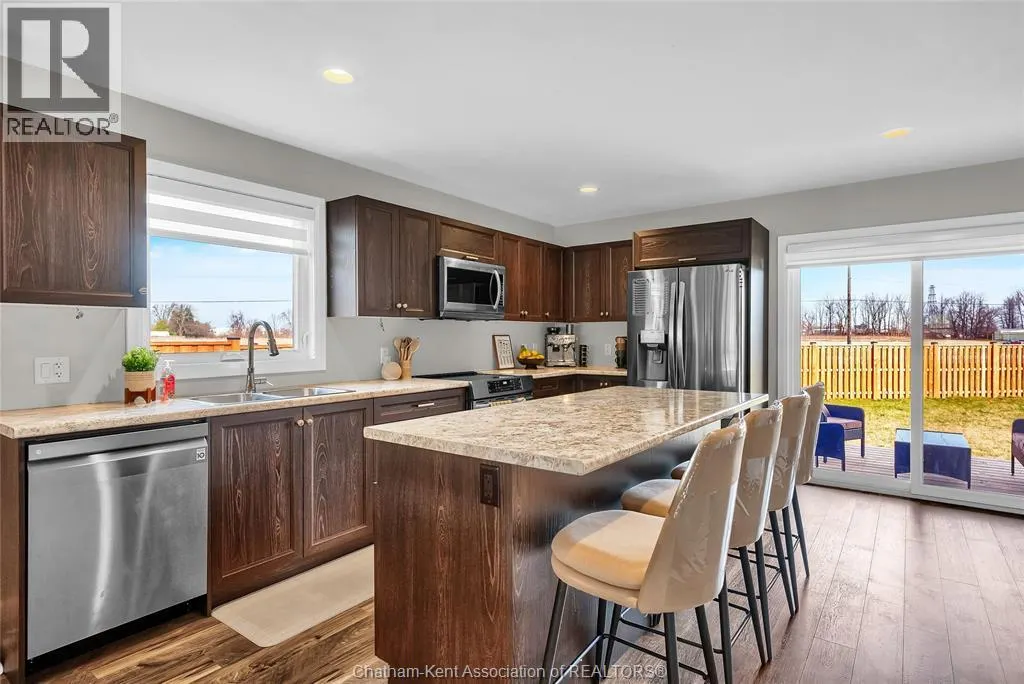 62 MOONSTONE CRESCENT