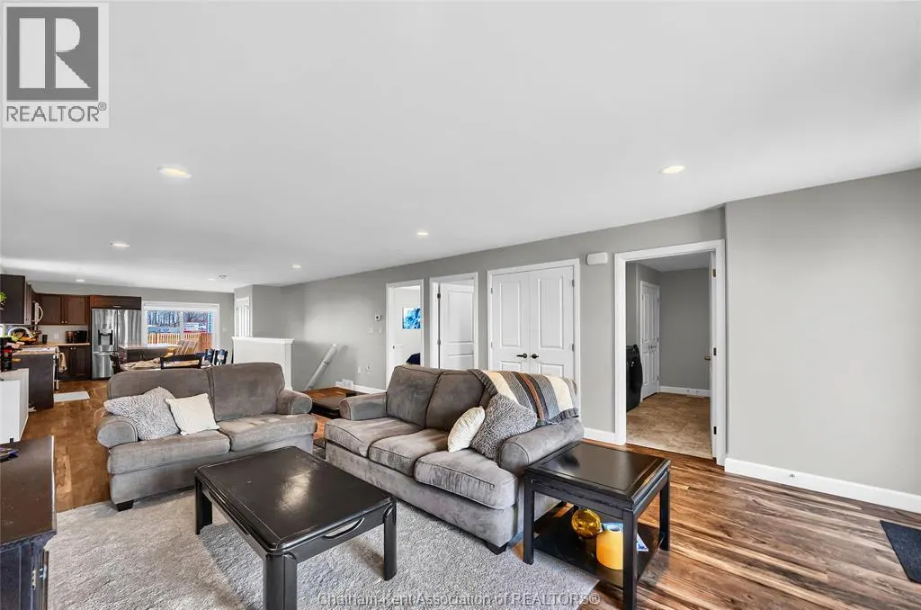 62 MOONSTONE CRESCENT