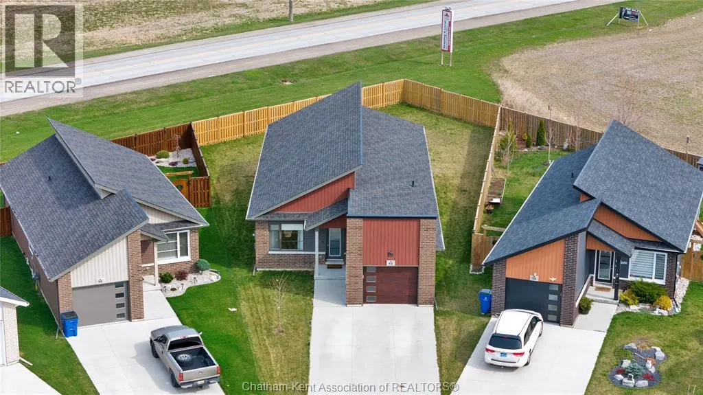 62 MOONSTONE CRESCENT