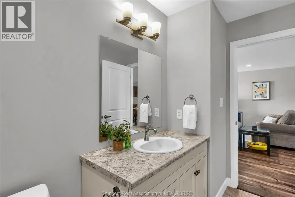 62 MOONSTONE CRESCENT
