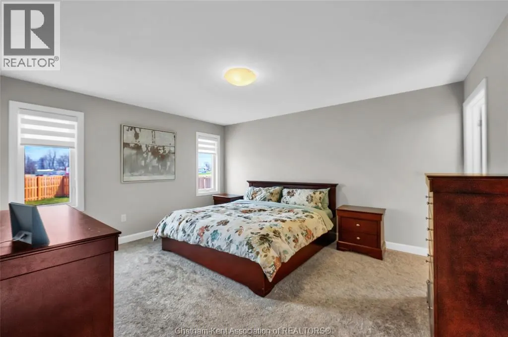 62 MOONSTONE CRESCENT