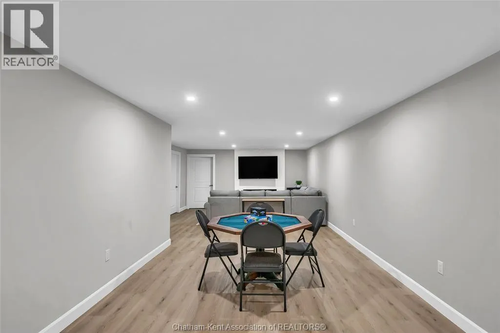 62 MOONSTONE CRESCENT