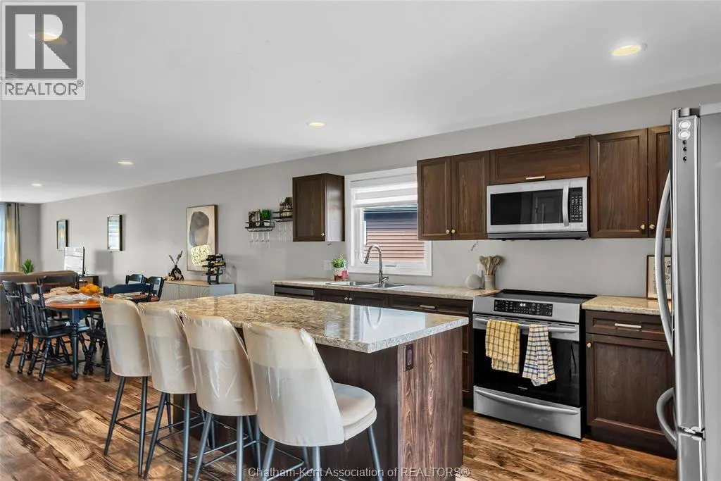62 MOONSTONE CRESCENT