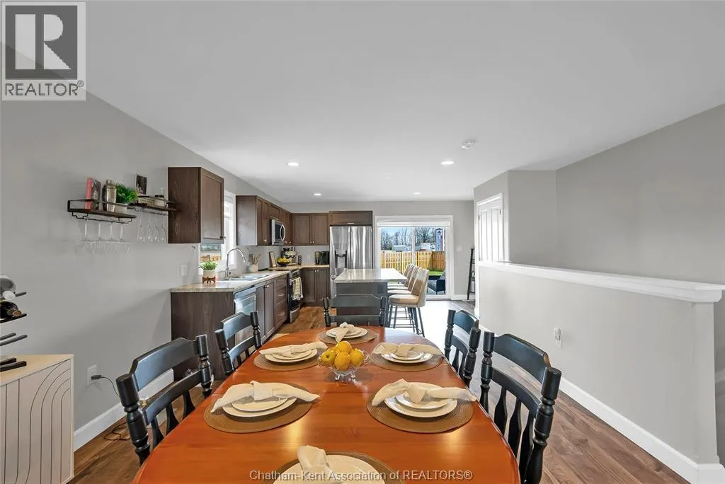 62 MOONSTONE CRESCENT
