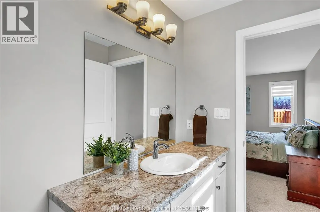 62 MOONSTONE CRESCENT