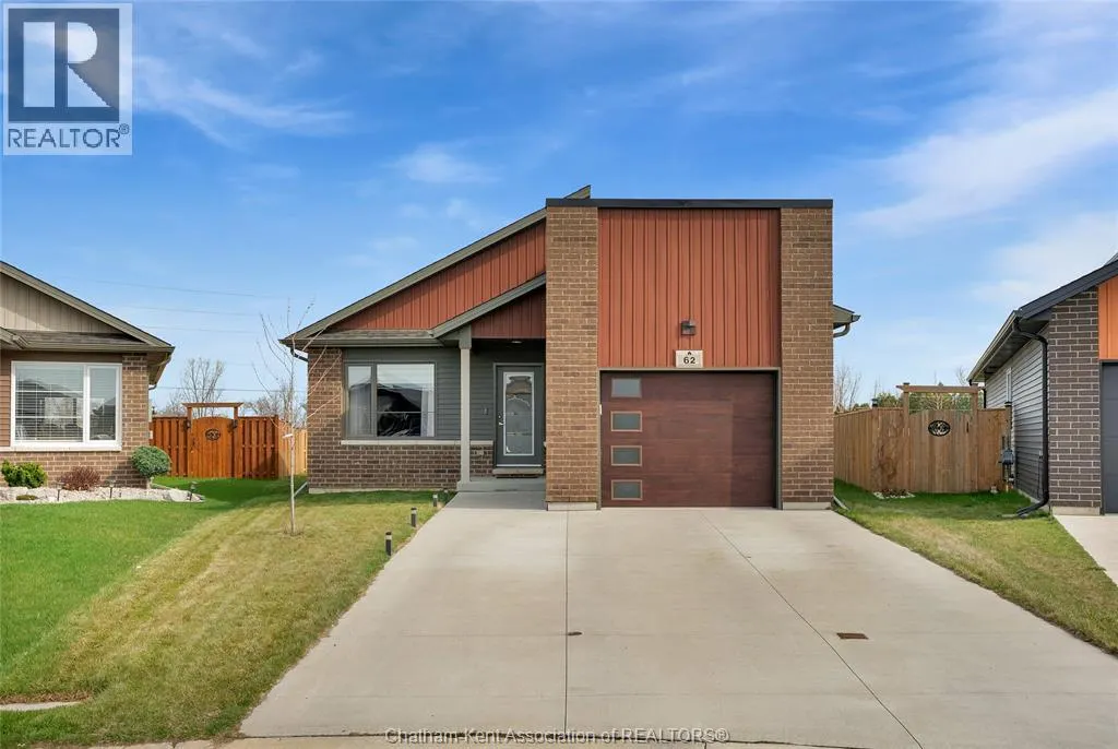 62 MOONSTONE CRESCENT
