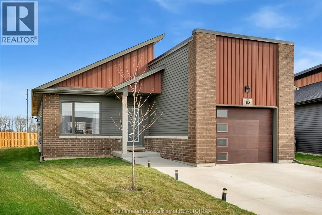 62 MOONSTONE CRESCENT