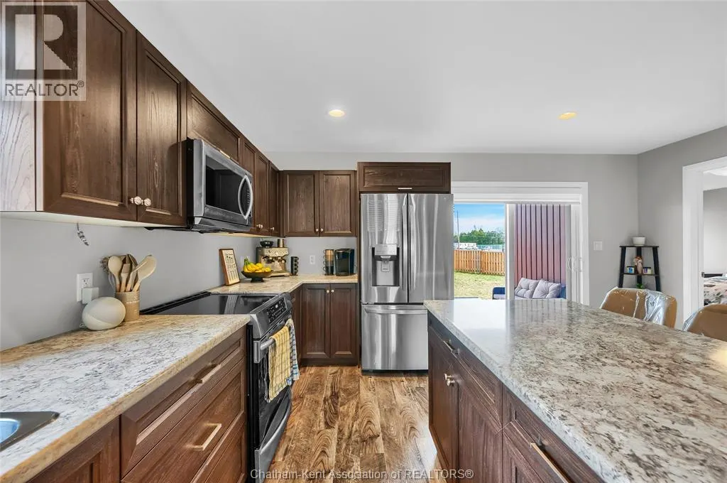 62 MOONSTONE CRESCENT