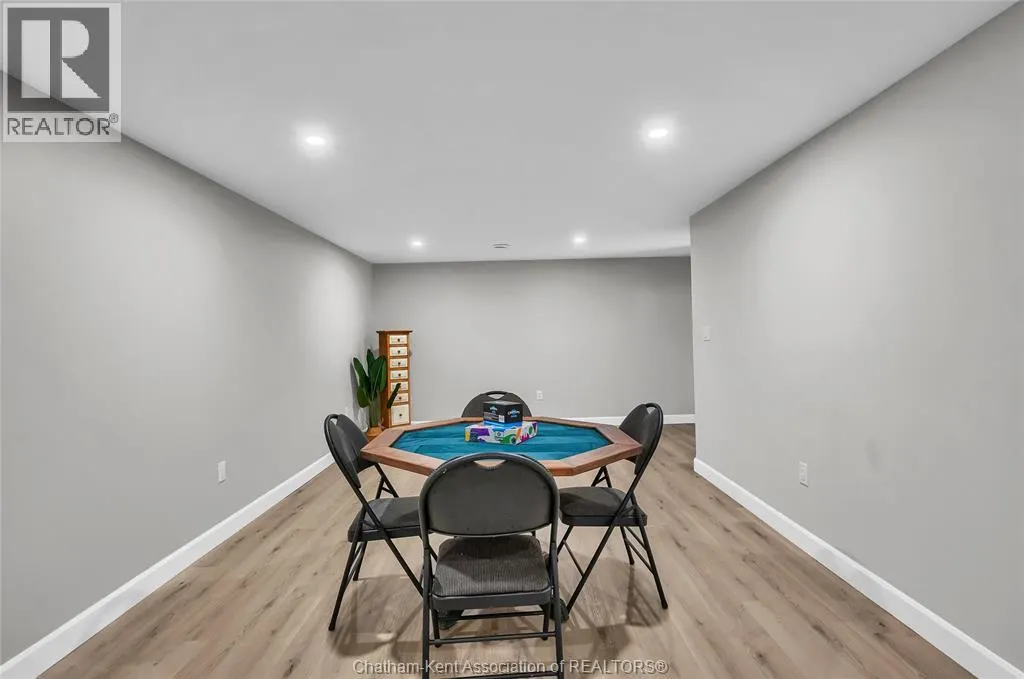 62 MOONSTONE CRESCENT