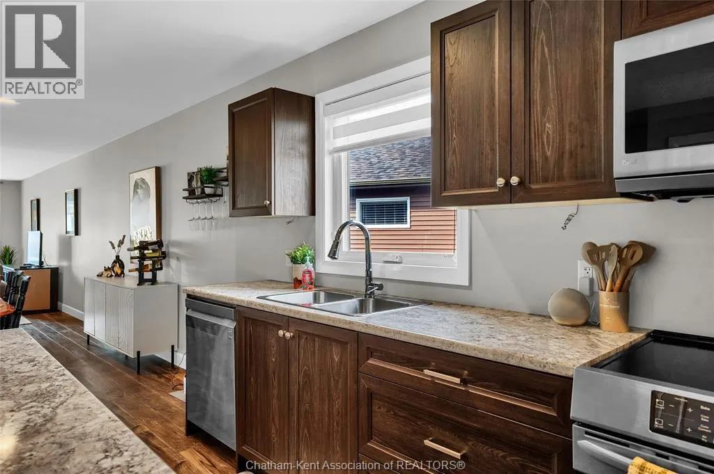 62 MOONSTONE CRESCENT