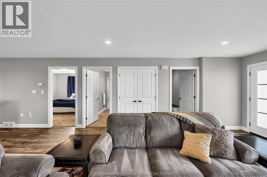 62 MOONSTONE CRESCENT