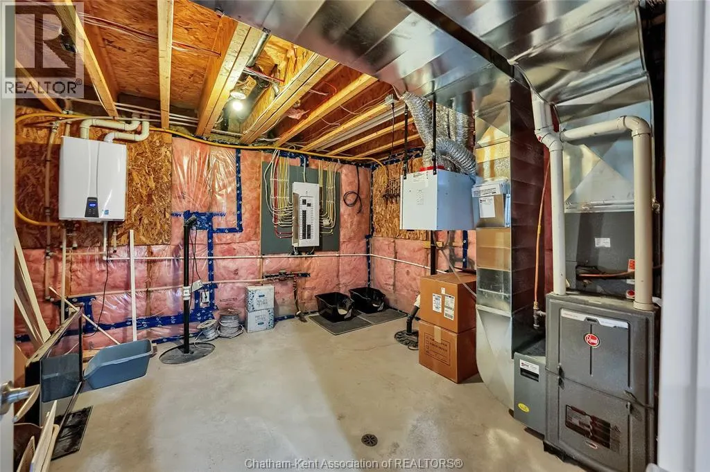 62 MOONSTONE CRESCENT