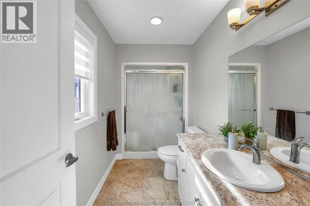 62 MOONSTONE CRESCENT