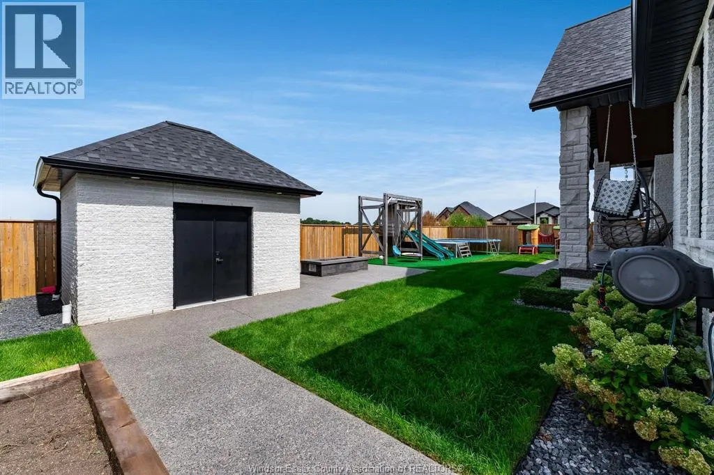 3 SUNNINGDALE DRIVE