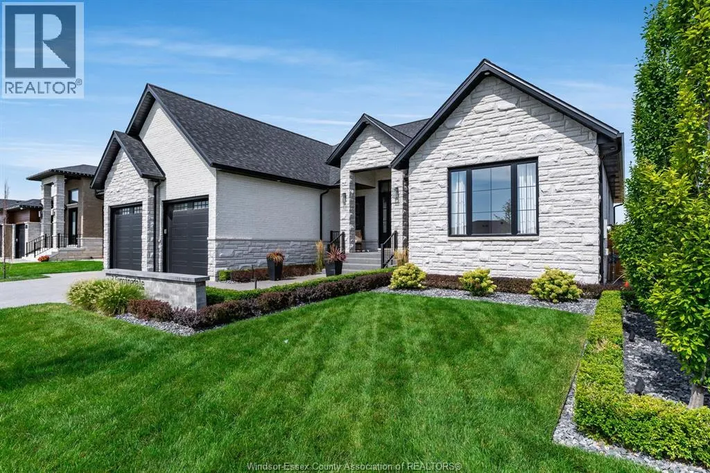 3 SUNNINGDALE DRIVE