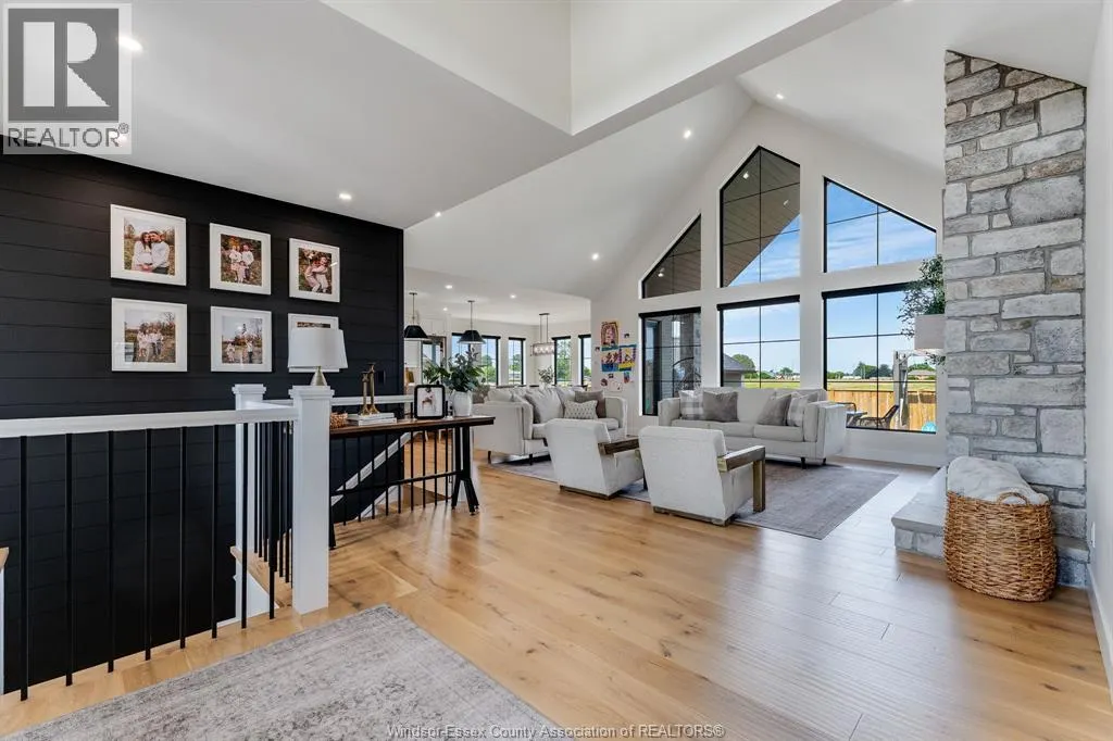 3 SUNNINGDALE DRIVE