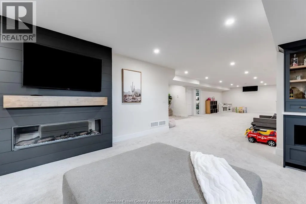 3 SUNNINGDALE DRIVE