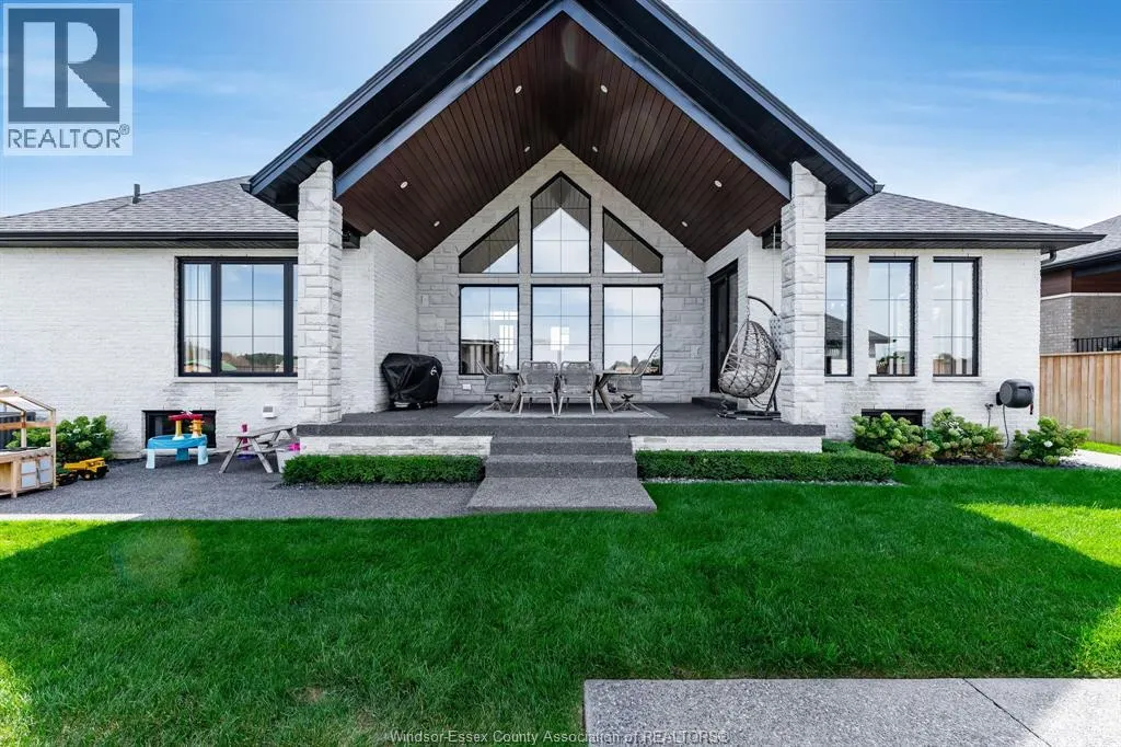 3 SUNNINGDALE DRIVE