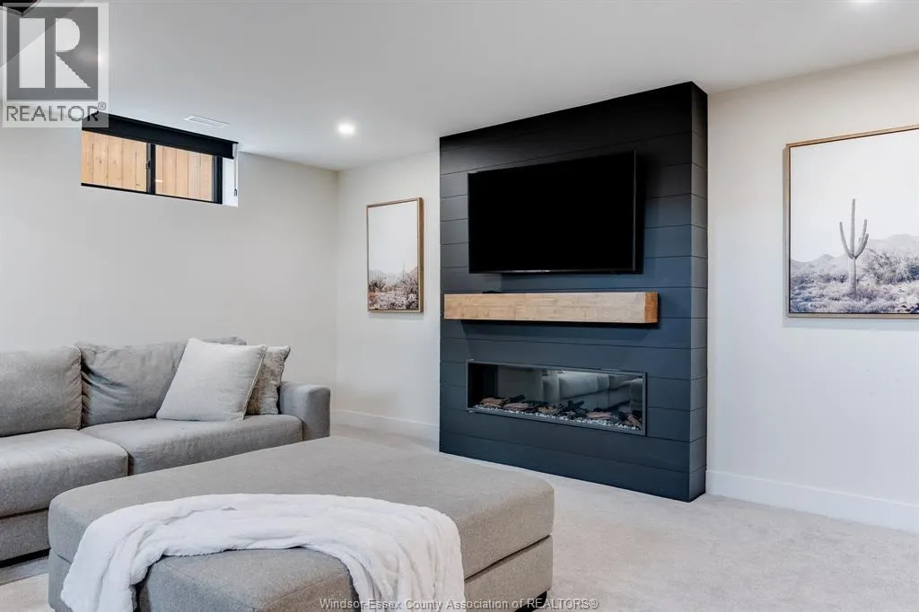 3 SUNNINGDALE DRIVE