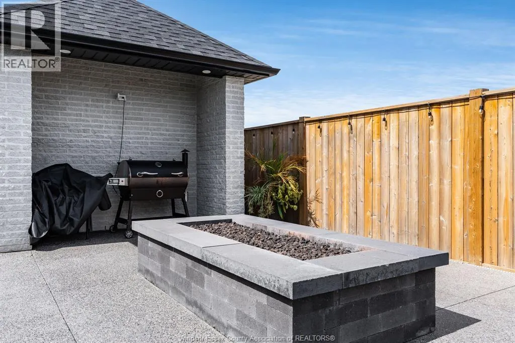 3 SUNNINGDALE DRIVE